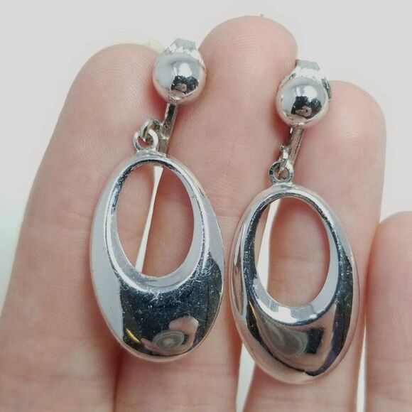 Vintage Silver Tone Dangle Clip on earring, Oval Shape, Retro Design, Estate - Picture 1 of 6
